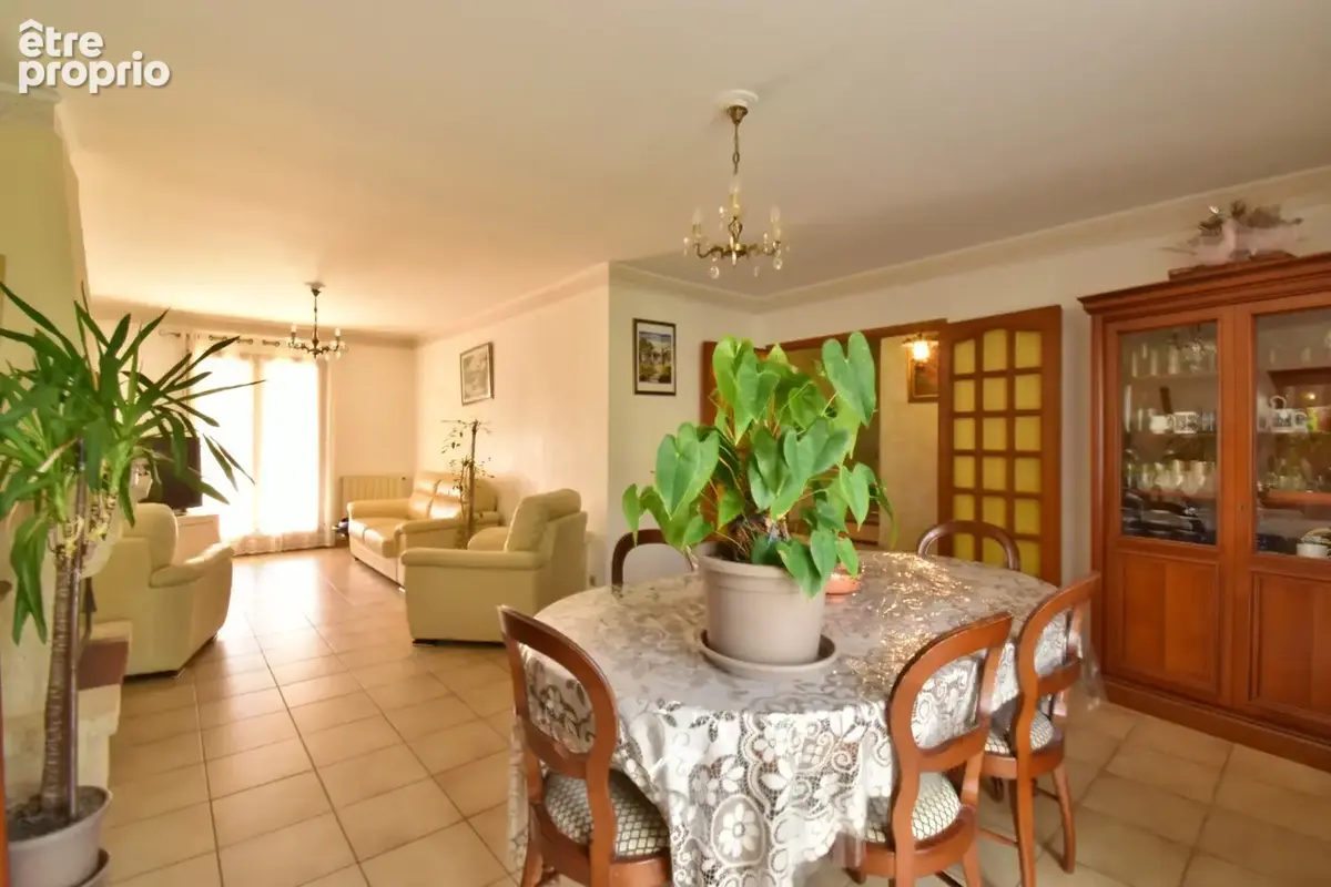 VILLA de plain-pied de 143 m² avec piscine sur 1 378 m² de terrain clos - photo 7