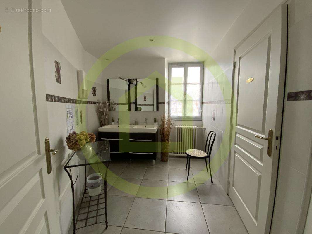 Maison à NOUZERINES