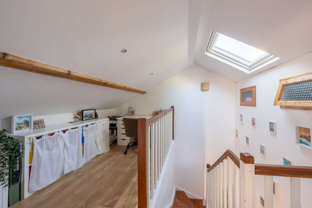 Appartement à SAINT-PRIEST-EN-JAREZ