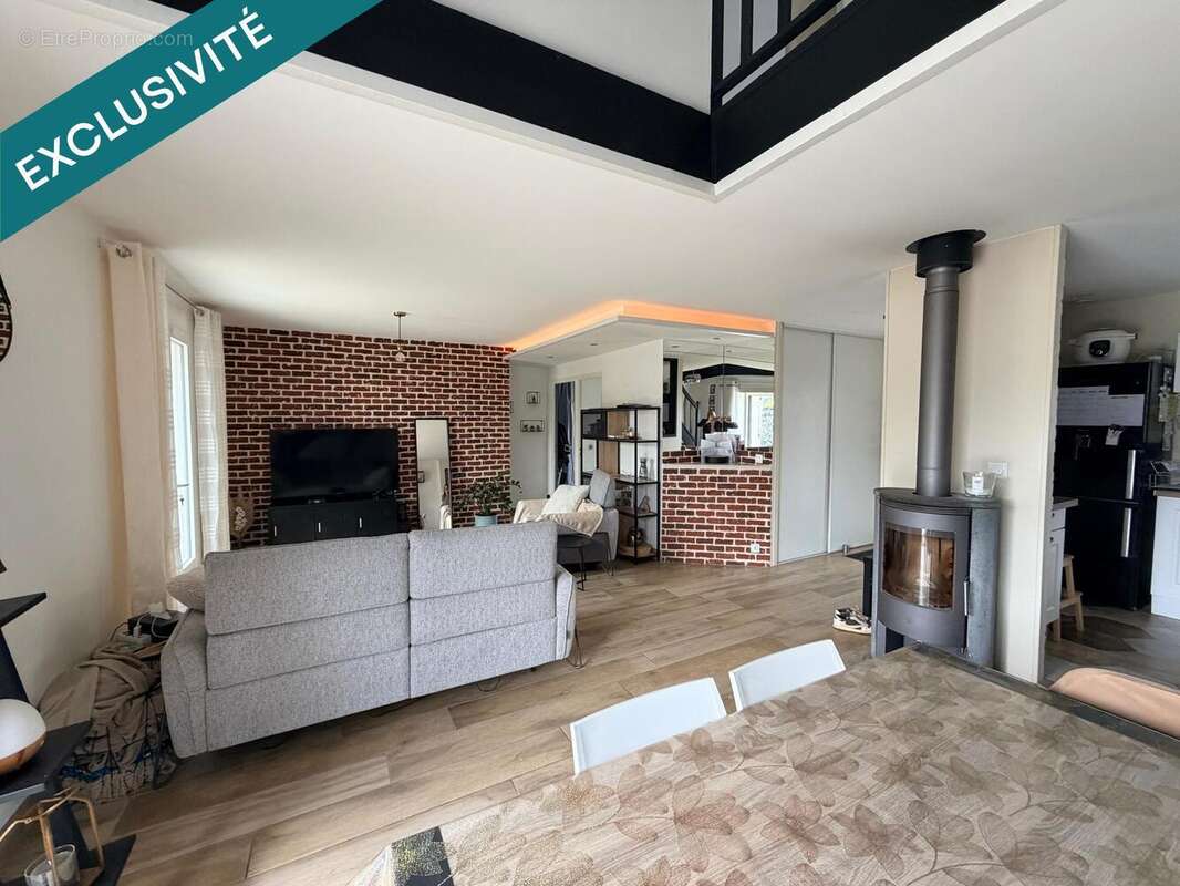 Photo 2 - Maison à SAINT-REMY-EN-ROLLAT