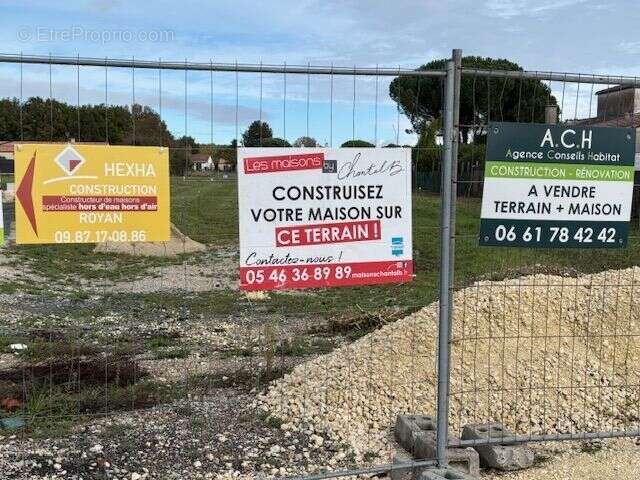 Terrain à VAUX-SUR-MER