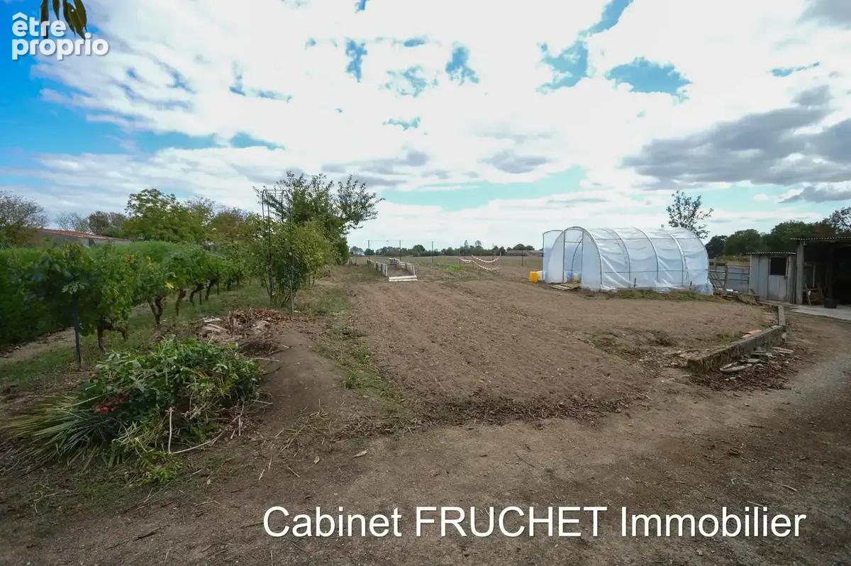 BOURNEZEAU - Environnement calme, en village proche accès 2X2 - photo 13