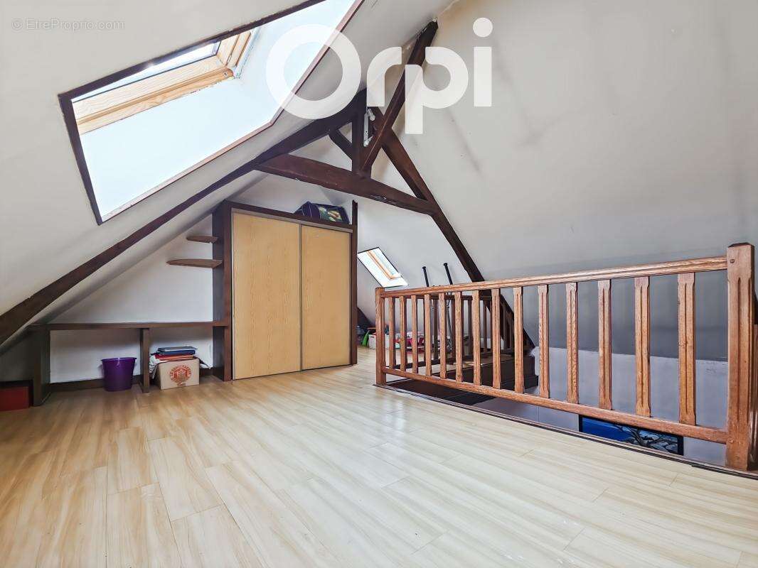 LONGERE ANCIENNE - 3/4 Chambres - Terrain 1100 m² - Double garage - photo 8
