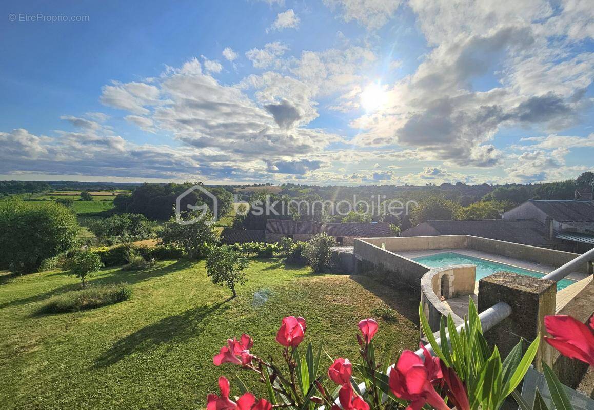 Maison à VERNOUX-EN-GATINE