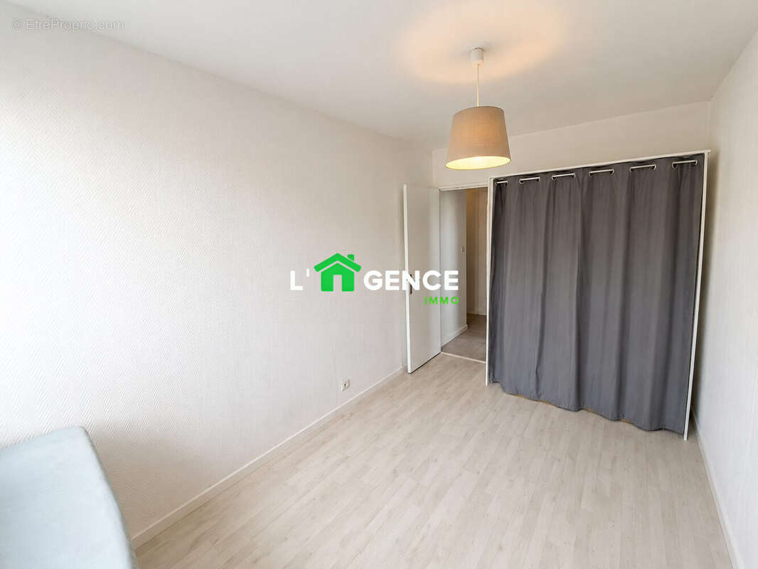 Appartement 4 pièces 81 m² à vendre à Martigues (13500) - photo 3