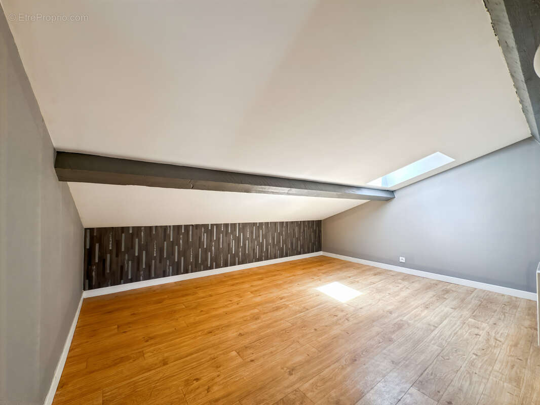 Trévoux - À vendre   Appartement T3 de 49 m2 avec balcon terrasse perché sur la Saône - photo 11