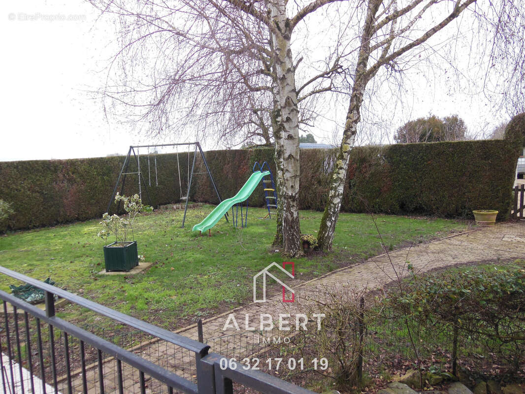 Maison à NOYANT-LA-PLAINE