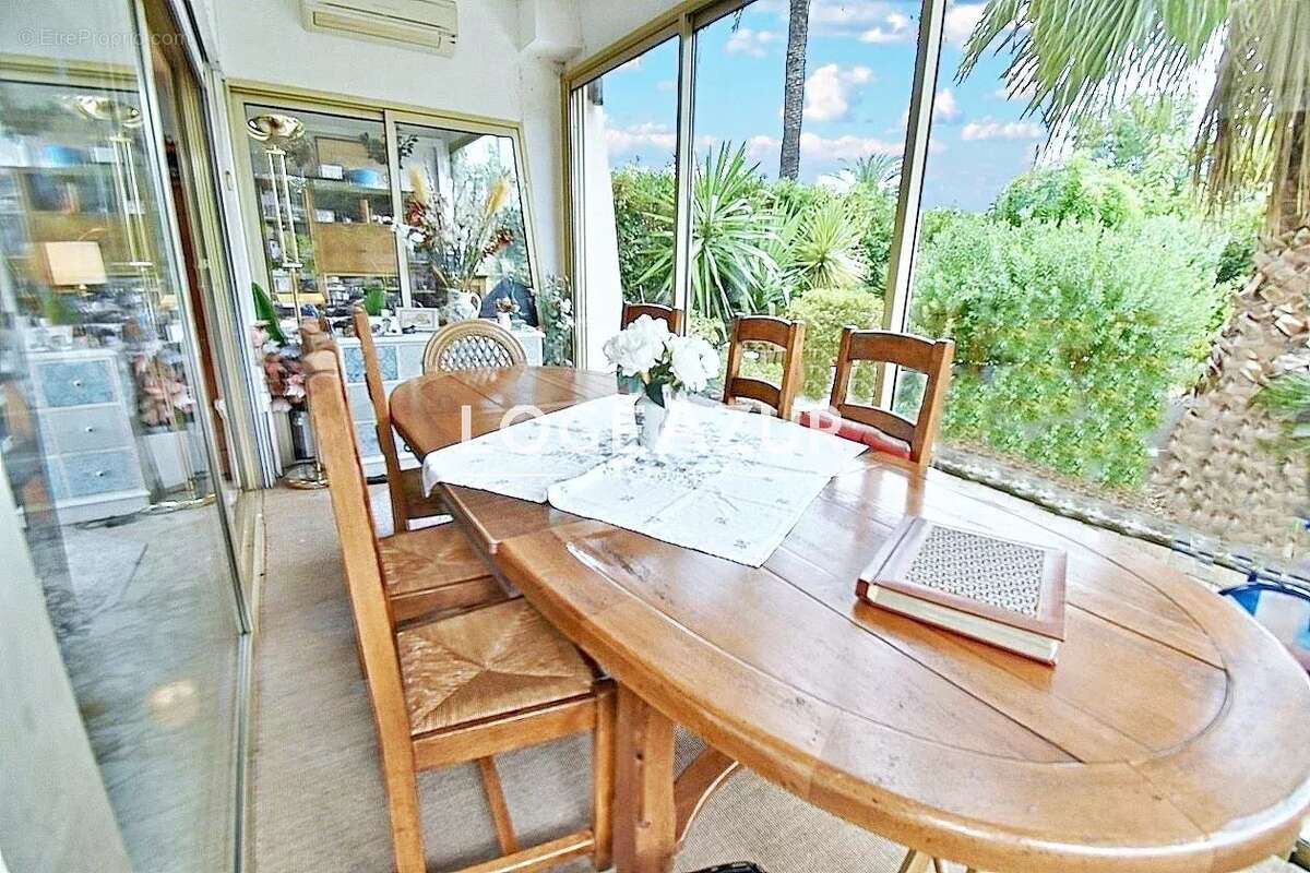 Appartement à VALLAURIS