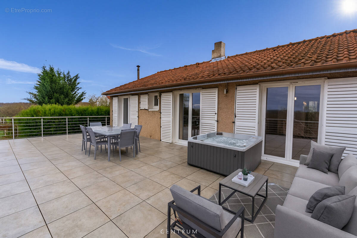 Maison à MONTOIS-LA-MONTAGNE