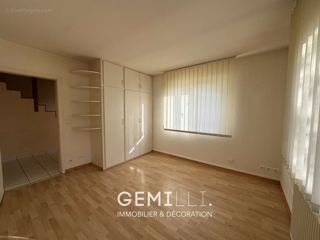 Maison à STEINBRUNN-LE-BAS