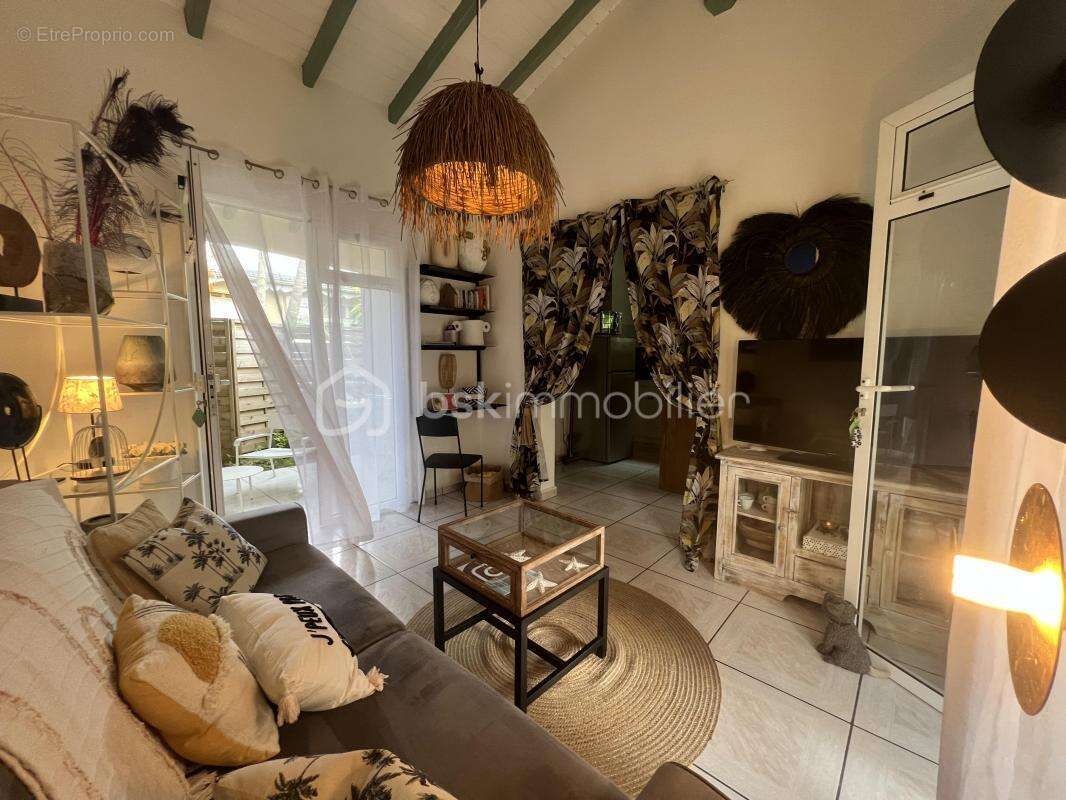 Commerce à SAINTE-ANNE