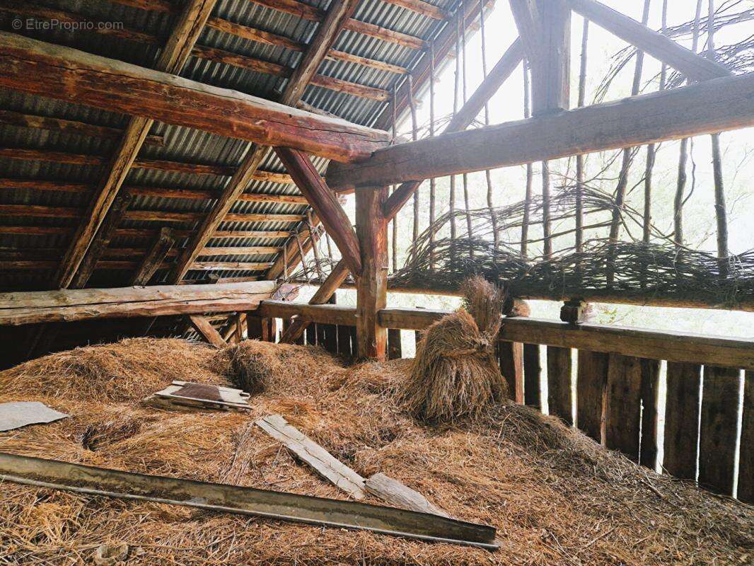 Grange  160 m2 - photo 10