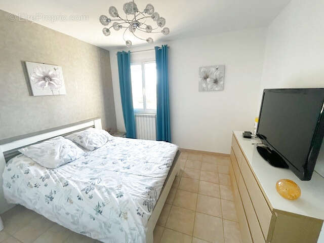 Rare à Saint Cyr sur Mer  à 5 mn des plages ,  Maison avec 3 chambres et piscine  !!! - photo 7
