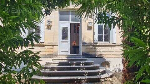 Maison 343 m² à Uzes  - photo 3