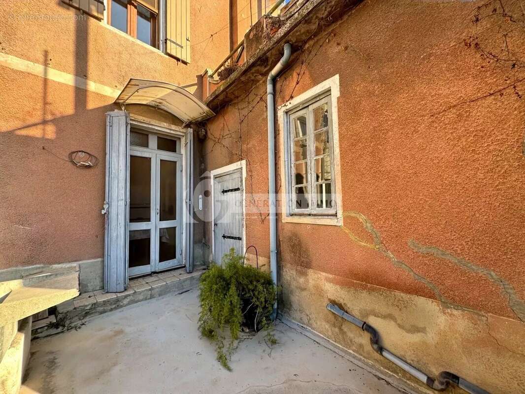 Maison à FONTVIEILLE