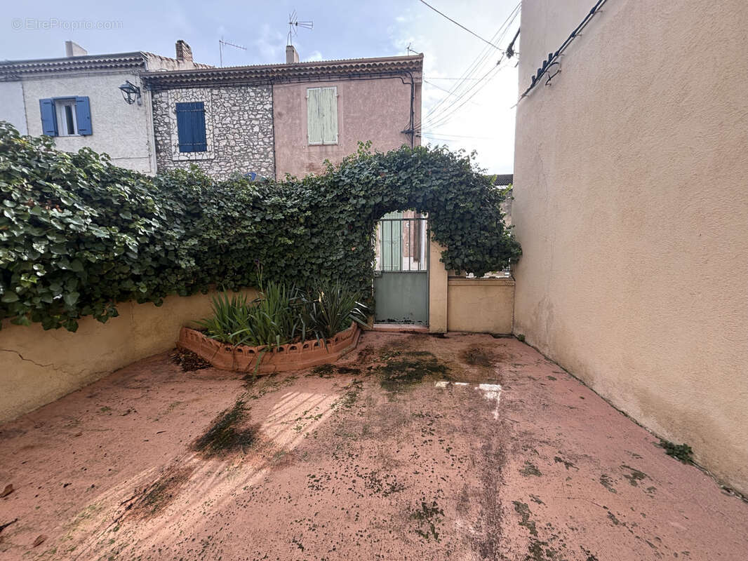 Commerce à MARSEILLE-16E