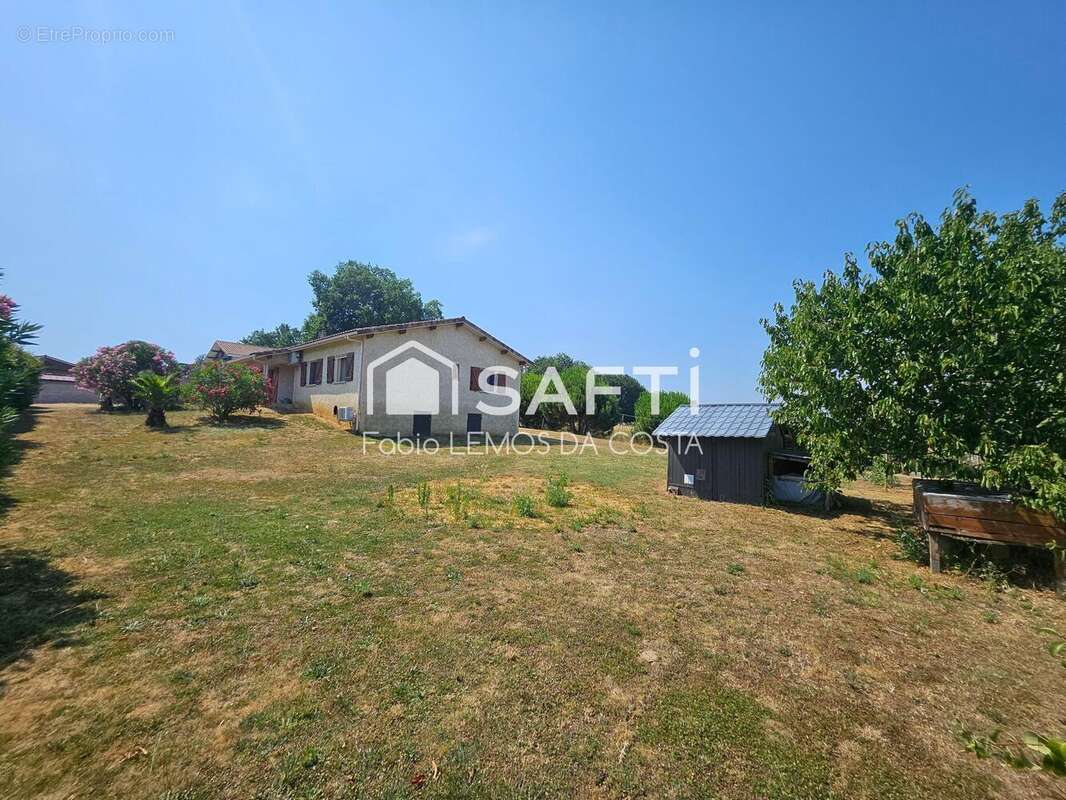 Maison 145 m² à Castelnau-D'auzan  - photo 2
