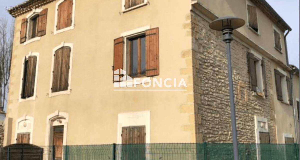 Appartement à ROQUEMAURE