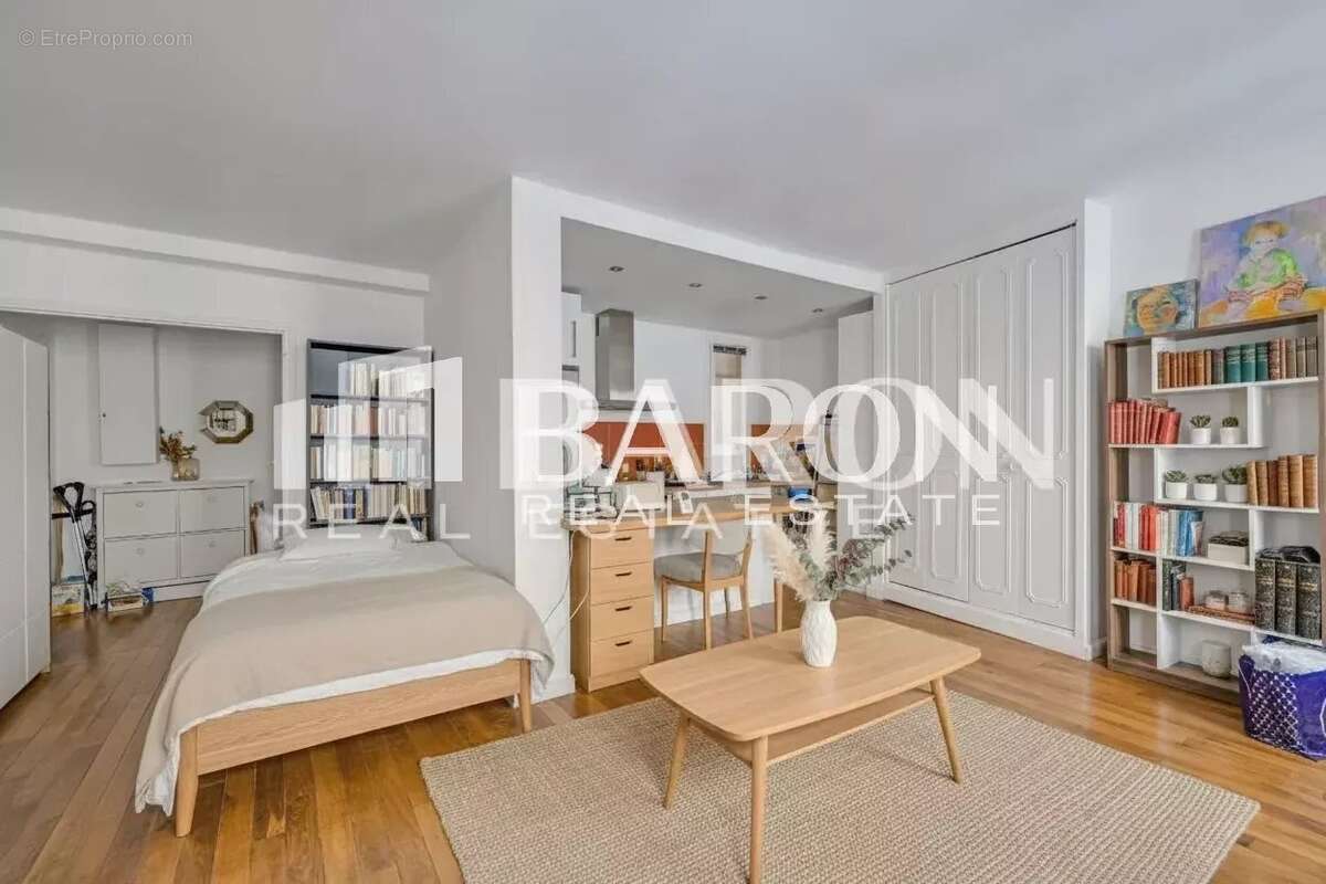 Appartement à PARIS-17E