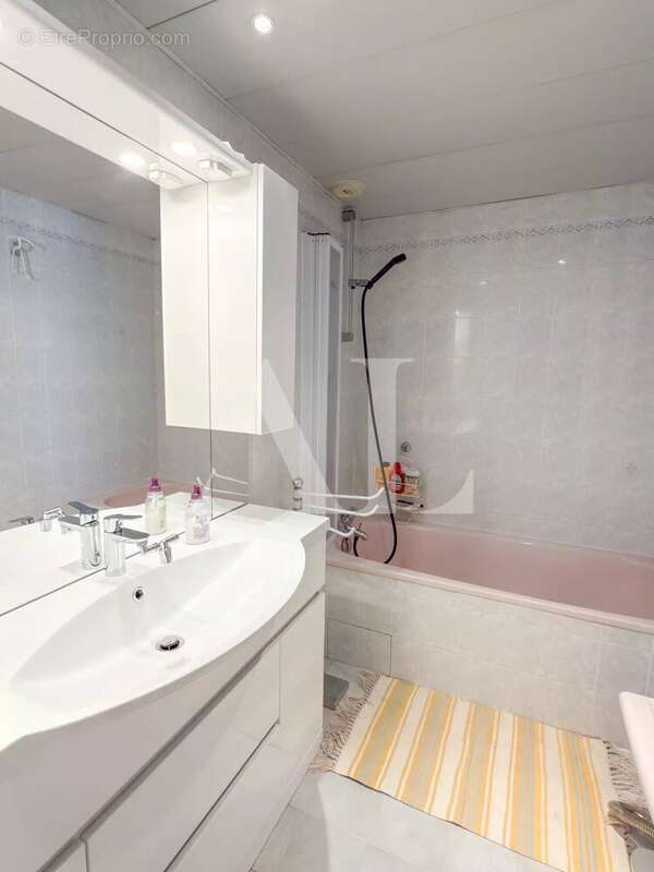Appartement à VALLAURIS