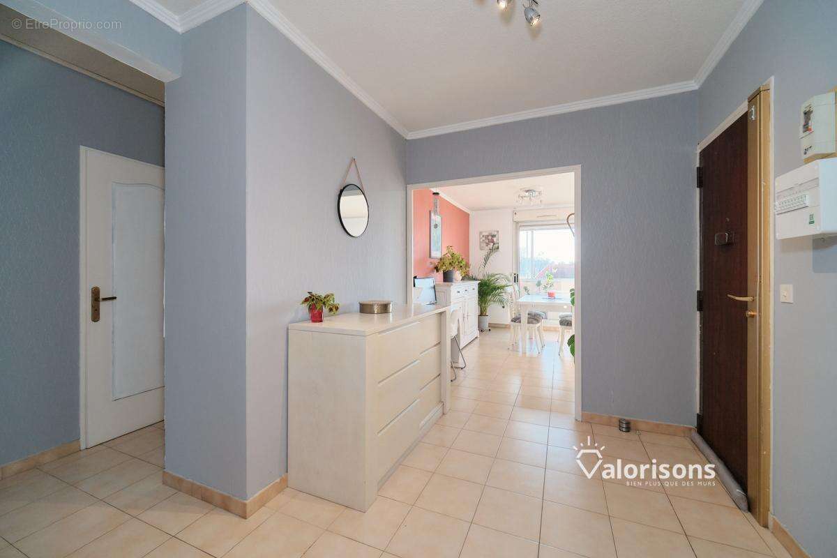 Appartement à MEYZIEU