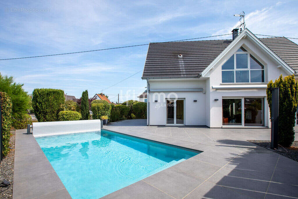 Villa avec piscine, parc paysager et prestations premium. Kembs - photo 2