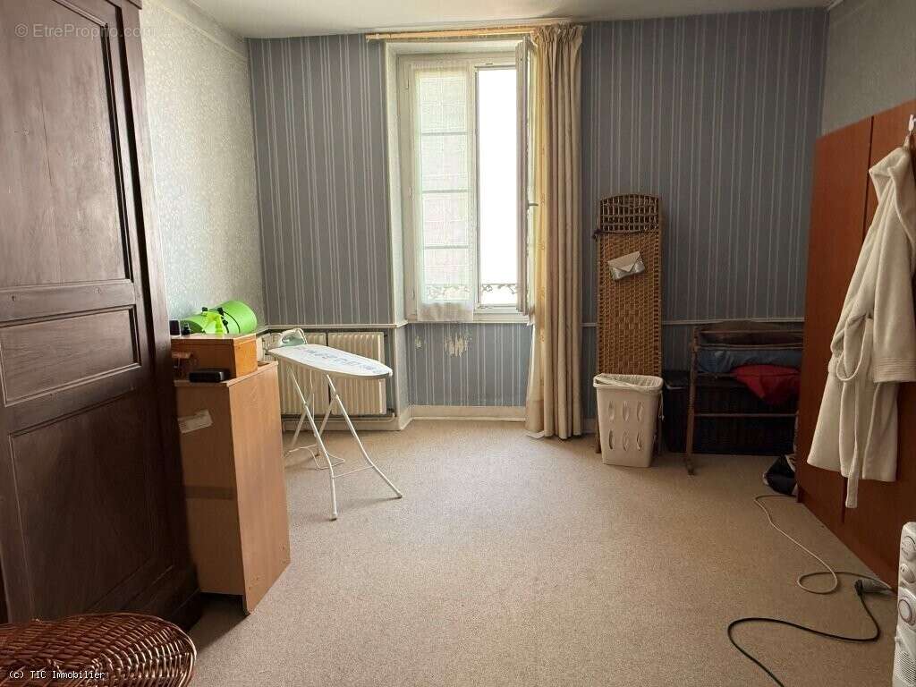 Maison à AIGRE