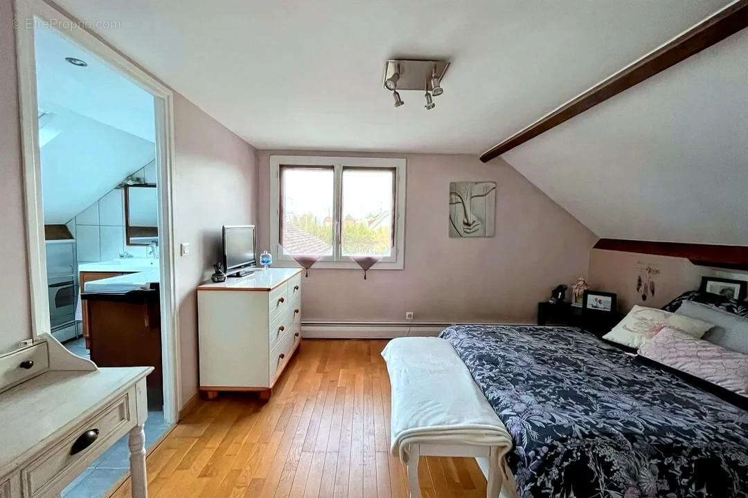 Maison à CRECY-LA-CHAPELLE