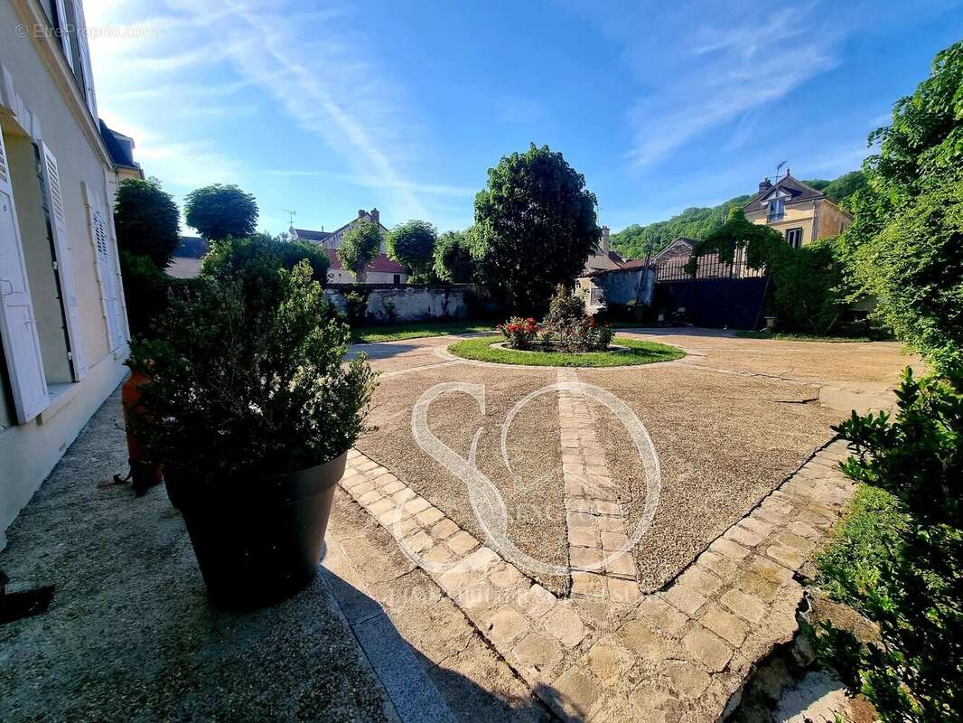Maison à MEZIERES-SUR-SEINE