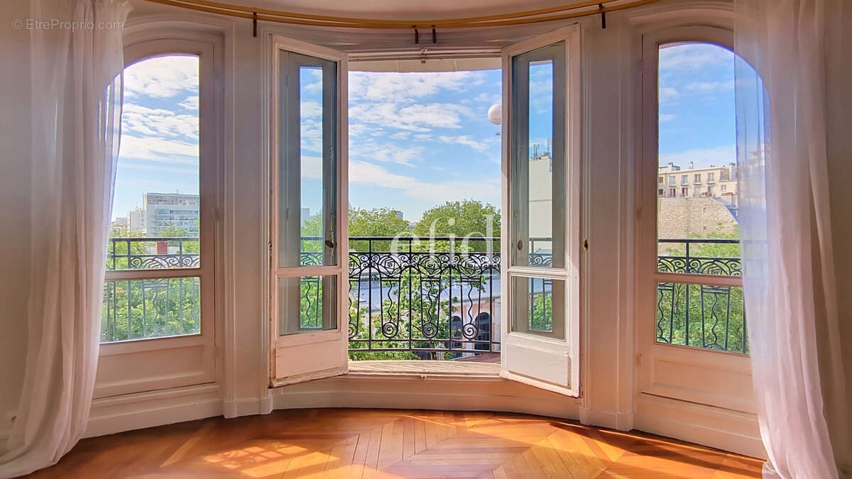 Appartement à PARIS-16E