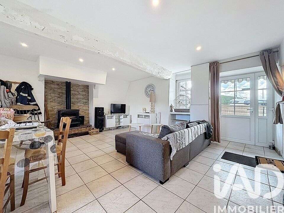 Maison 79 m² à Cogles  - photo 3