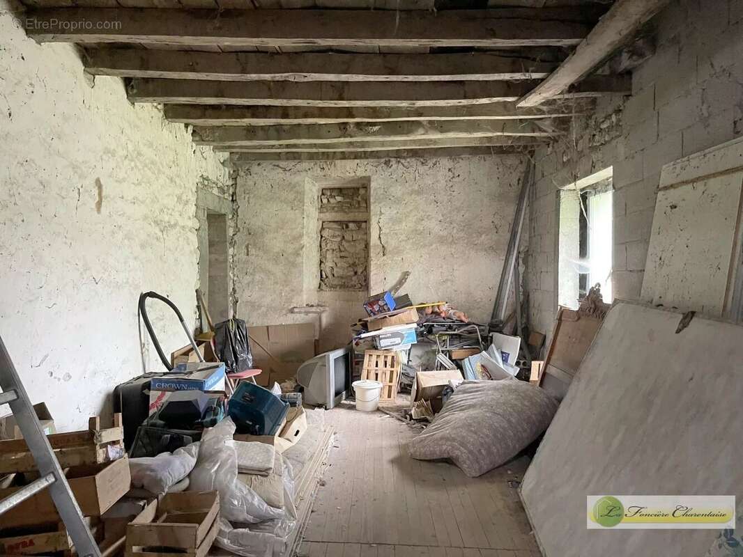 Maison à MARCILLAC-LANVILLE