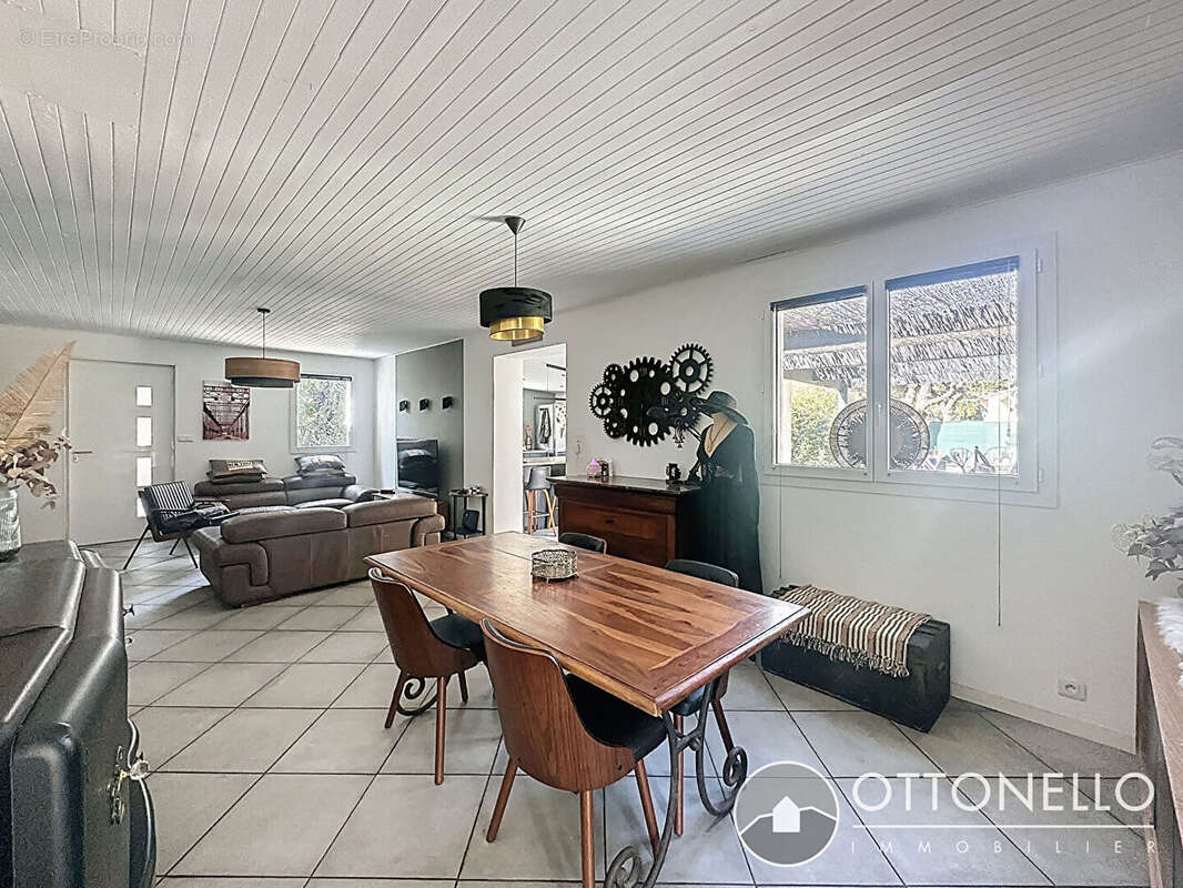 Maison à ROQUEBRUNE-SUR-ARGENS