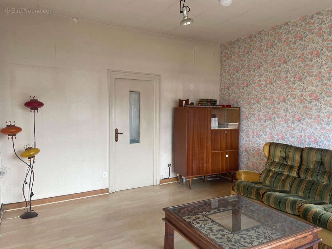 Maison à LE MAYET-DE-MONTAGNE