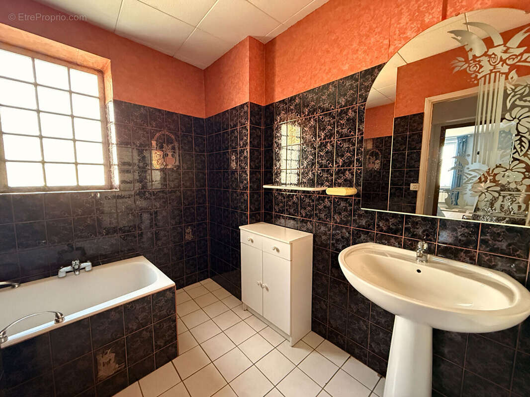 Maison à NEUFCHATEAU