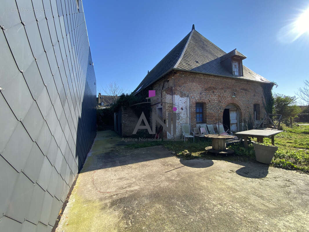 Commerce à BACQUEVILLE-EN-CAUX