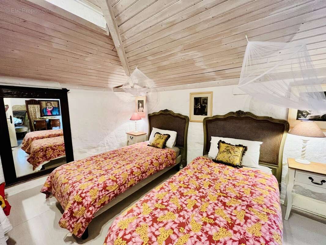Maison élégante avec piscine, maison d'amis et vue imprenable - photo 10
