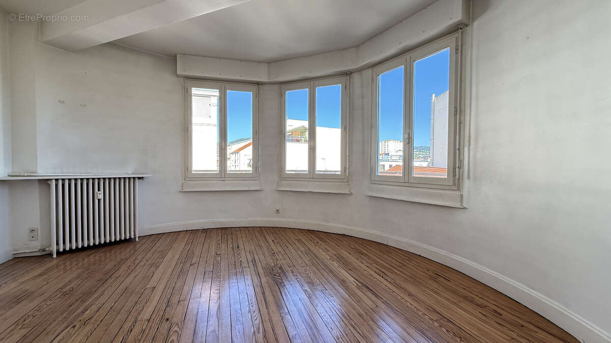 Appartement T4 lumineux centre-ville Clermont-Ferrand - photo 3