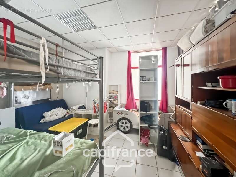 Commerce à LA LONDE-LES-MAURES