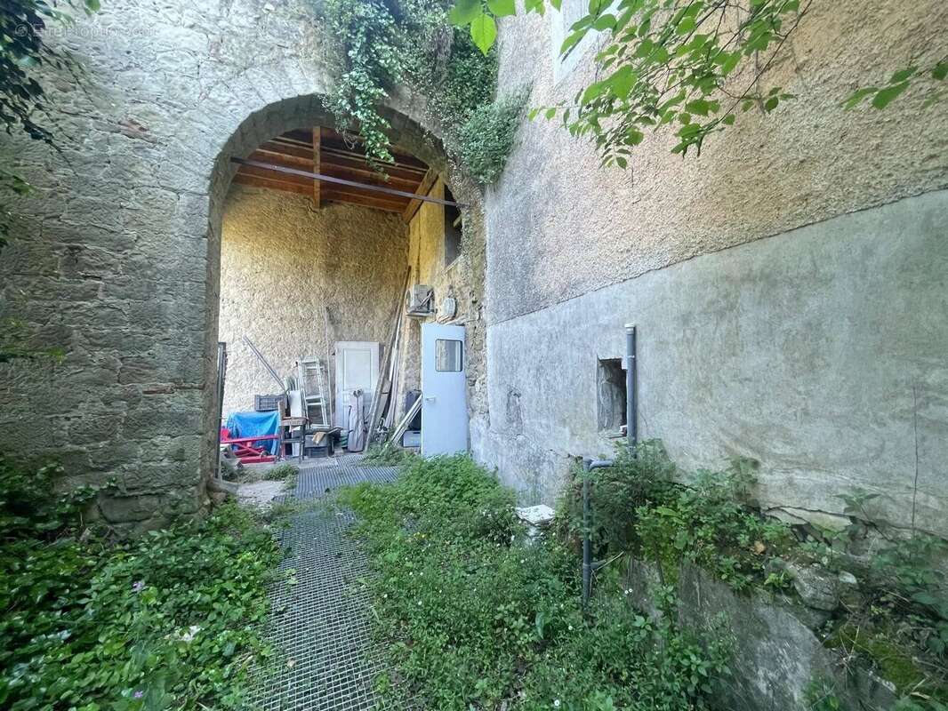 Appartement à CONTES