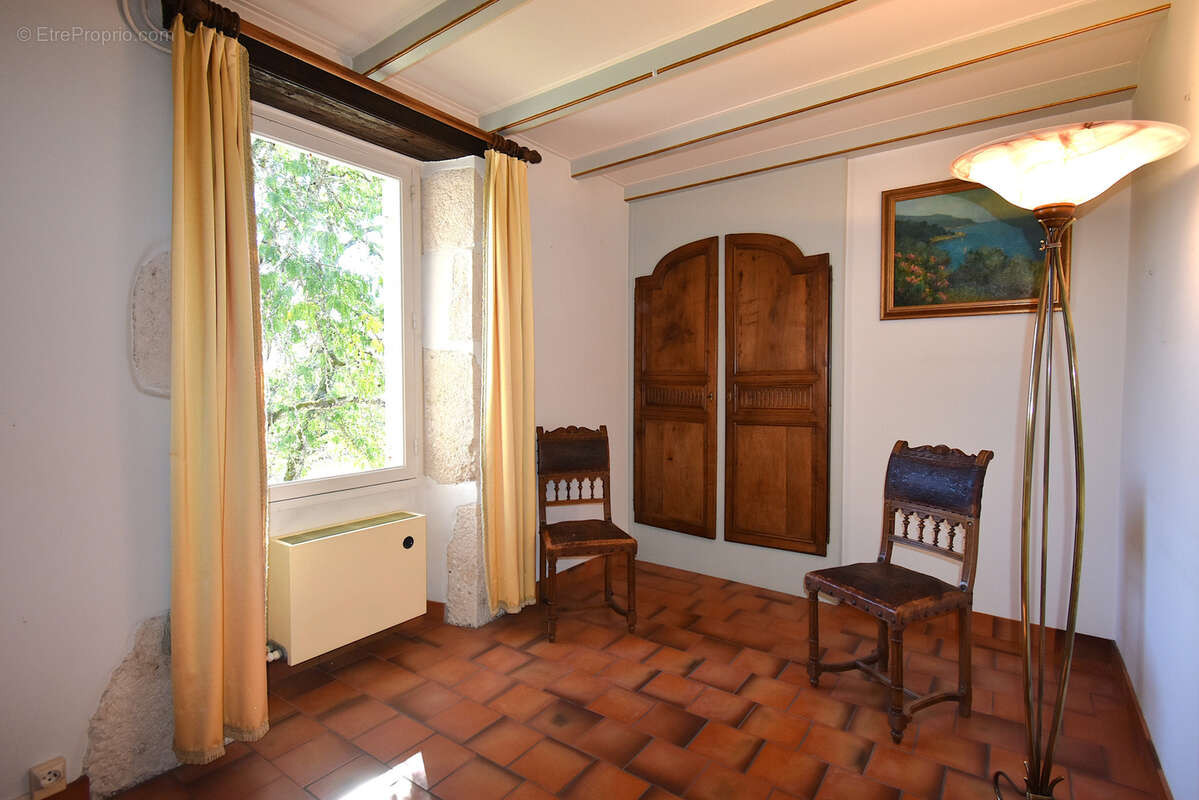 Maison à MONTAIGU-DE-QUERCY