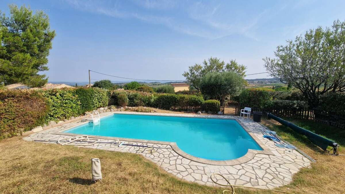 Maison avec garage et piscine - photo 2
