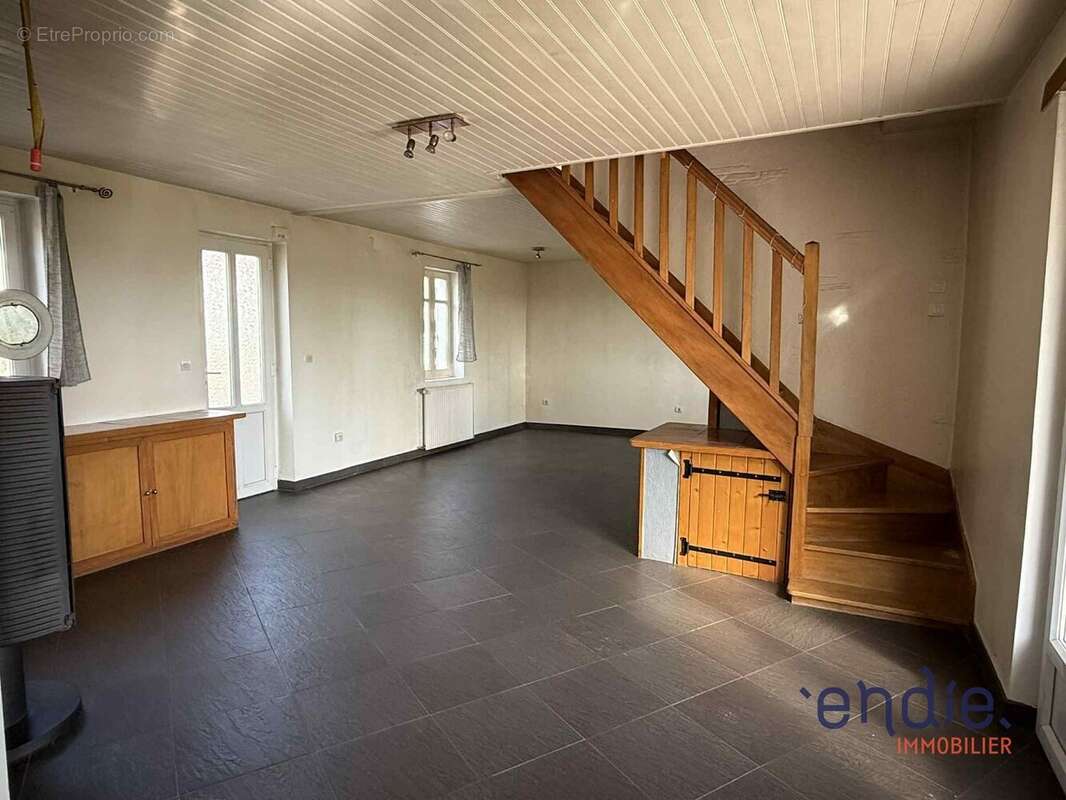 Maison à DOMPIERRE-SUR-BESBRE