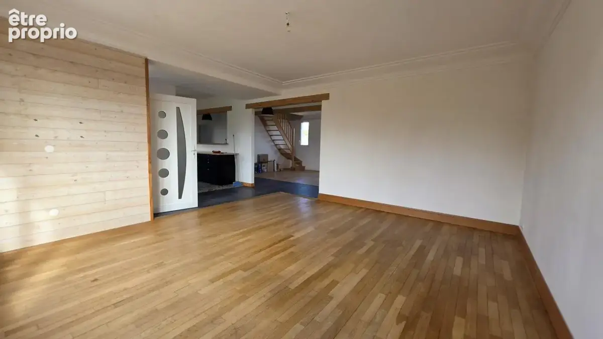 Maison avec deux appartements T4, jardin et garage   Fort po - photo 9