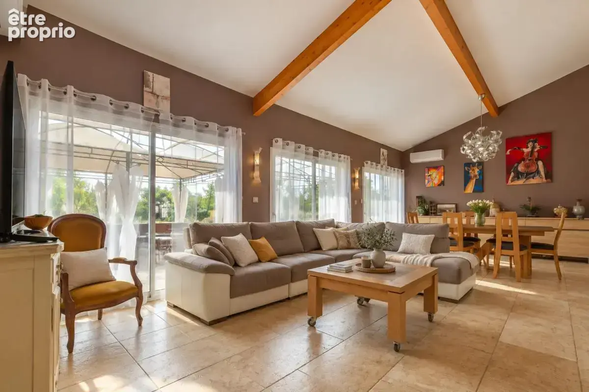 Maison de 7 pièces de 185 m² à Villefranche-sur-Saône - Bordelan - photo 2