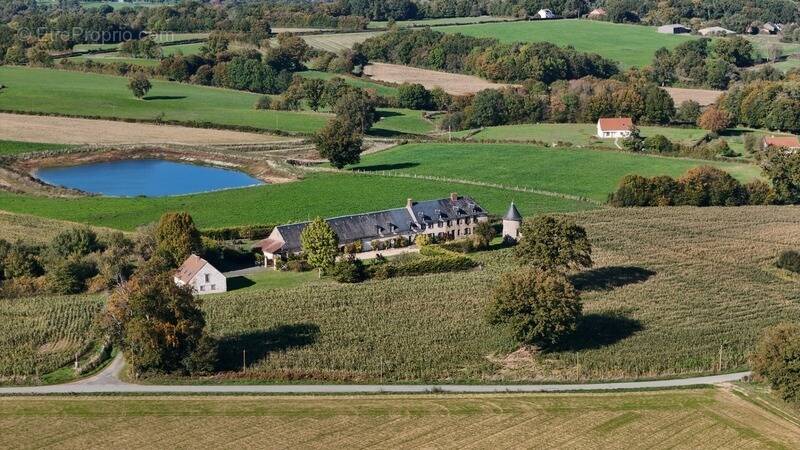 Maison à LA CELLE-DUNOISE