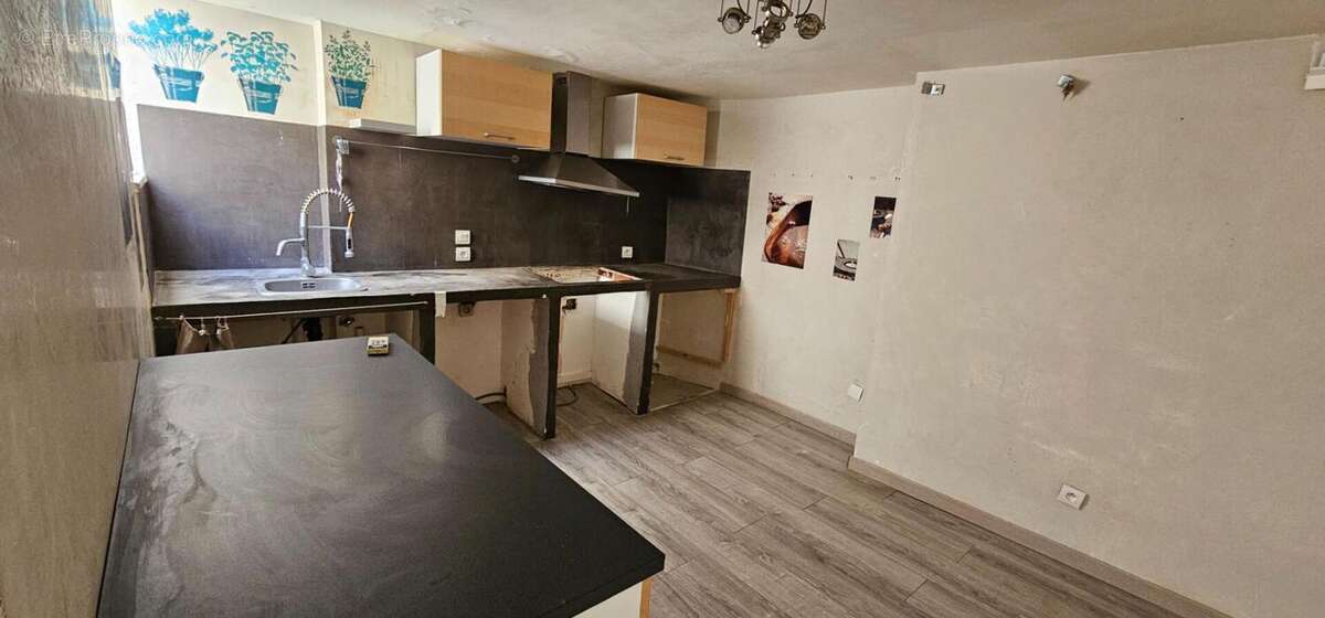 Duplex de caractère sous verrière zénithale - dernier étage - Perpignan La Réal - photo 3