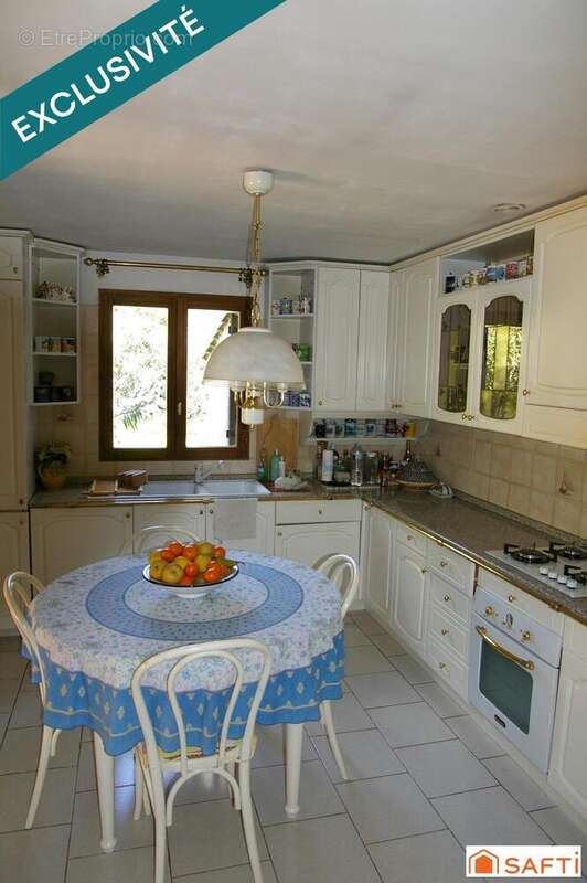 Maison 139 m² à Saint-Maximin-La-Sainte-Baume  - photo 5