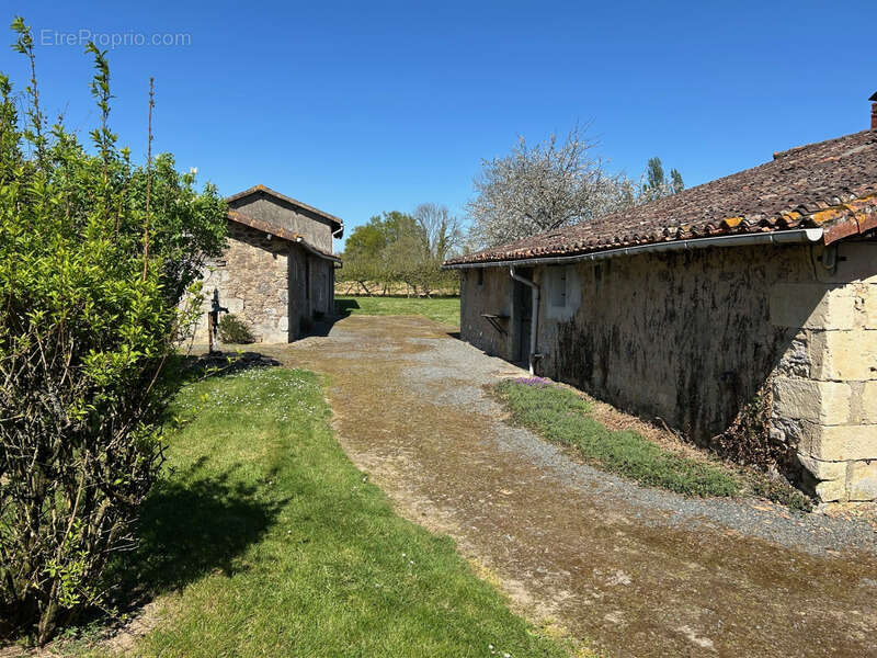 Maison à CHANTECORPS