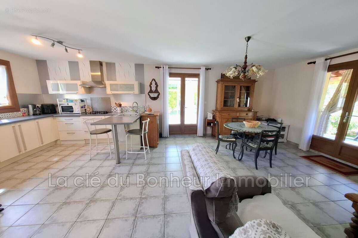 Maison 82 m² à Montagnac-Montpezat  - photo 2